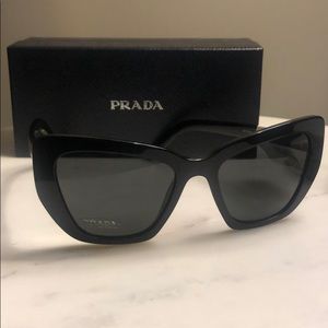 Prada Catwalk Sunglasses (Black)
